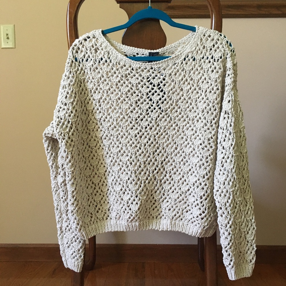 Moon and Madison Cropped Sweater, Size M, NWT